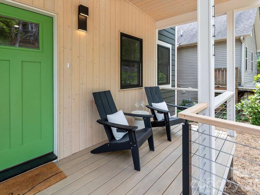 121 Laurel Loop, Asheville, NC 28806.  MLS# CAR4387340, YatesRealty ID 28606. 