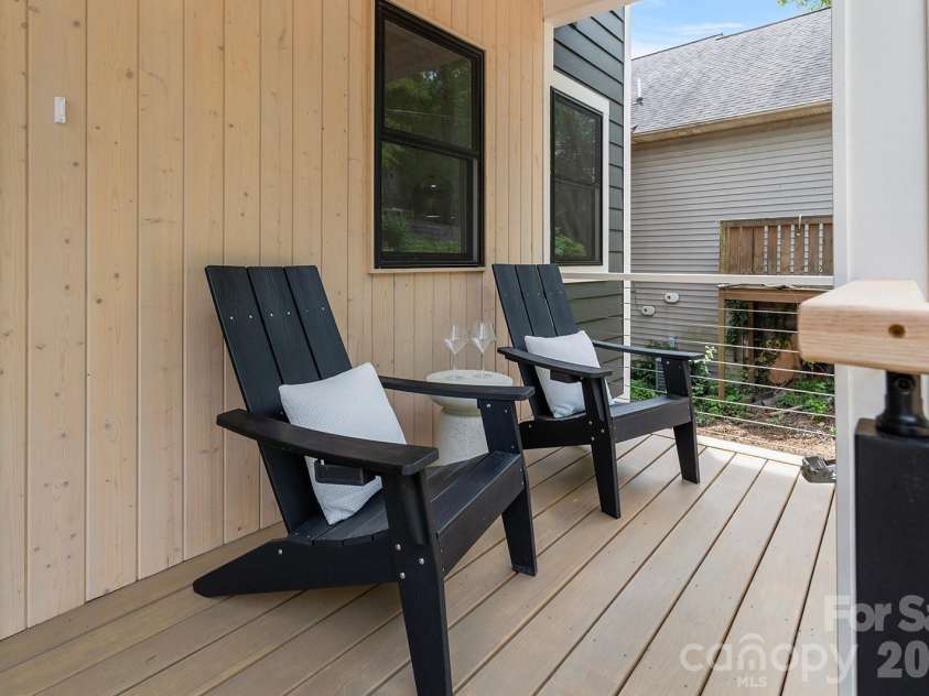 121 Laurel Loop, Asheville, NC 28806.  MLS# CAR4387340, YatesRealty ID 28606. 