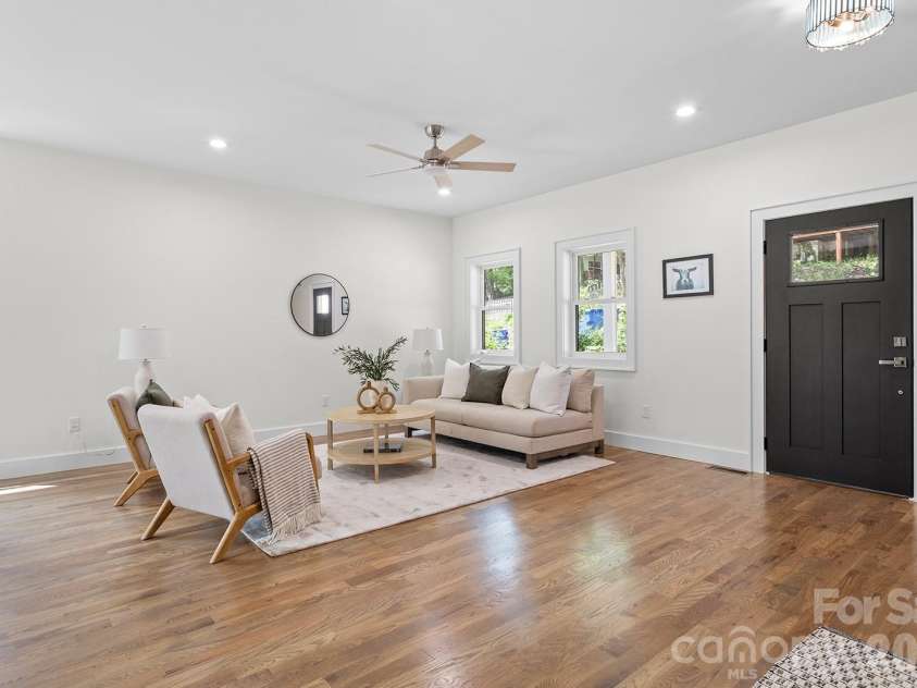 121 Laurel Loop, Asheville, NC 28806.  MLS# CAR4387340, YatesRealty ID 28606. 