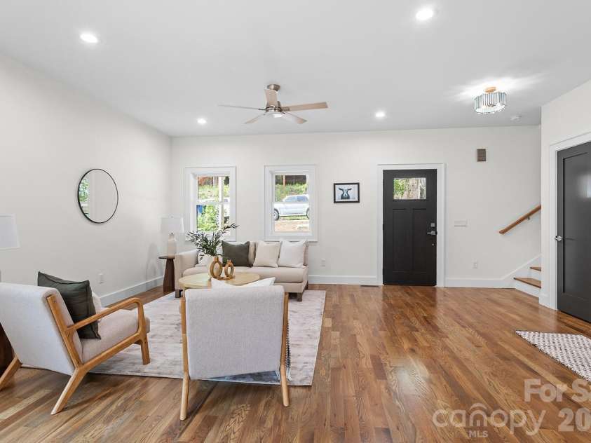 121 Laurel Loop, Asheville, NC 28806.  MLS# CAR4387340, YatesRealty ID 28606. 