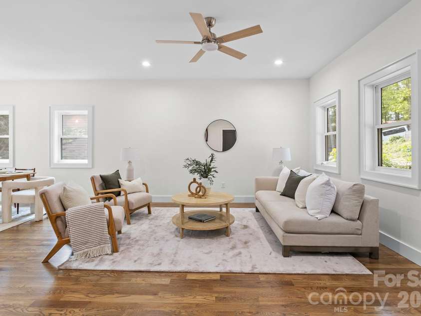 121 Laurel Loop, Asheville, NC 28806.  MLS# CAR4387340, YatesRealty ID 28606. 
