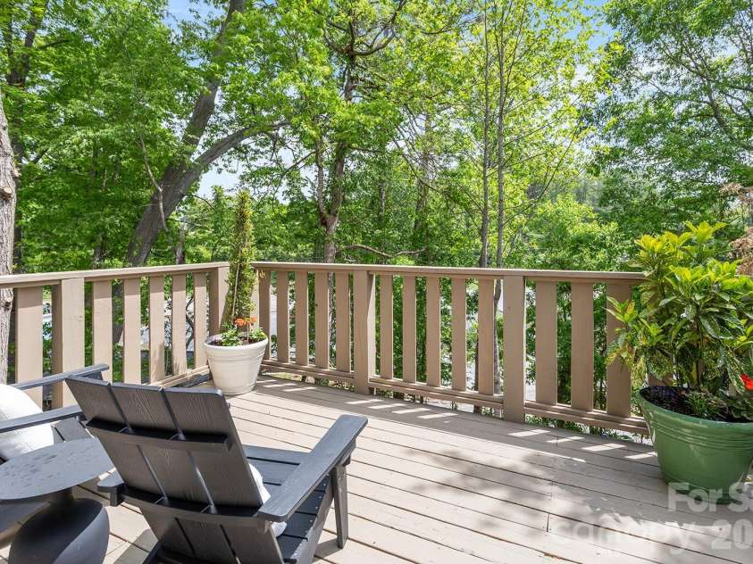 121 Laurel Loop, Asheville, NC 28806.  MLS# CAR4387340, YatesRealty ID 28606. 