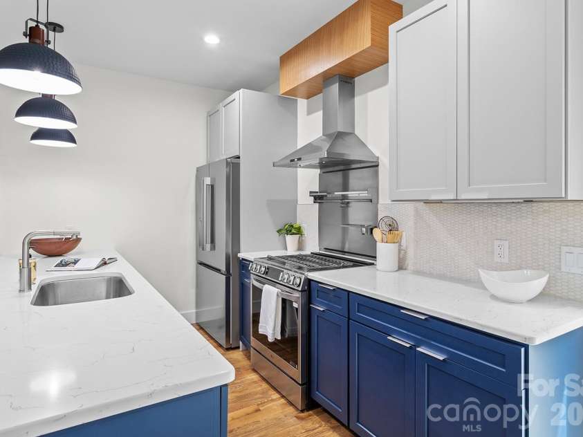 121 Laurel Loop, Asheville, NC 28806.  MLS# CAR4387340, YatesRealty ID 28606. 