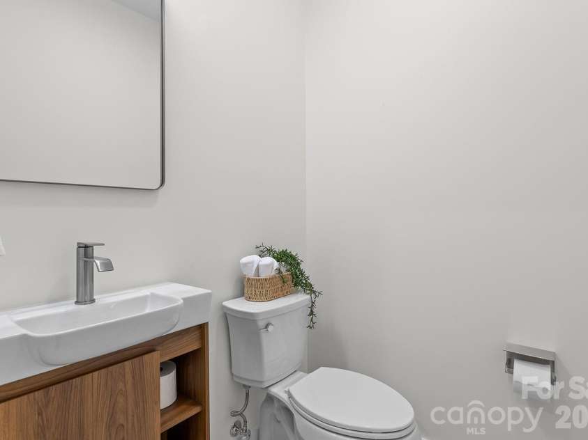 121 Laurel Loop, Asheville, NC 28806.  MLS# CAR4387340, YatesRealty ID 28606. 