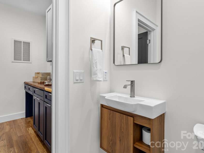 121 Laurel Loop, Asheville, NC 28806.  MLS# CAR4387340, YatesRealty ID 28606. 