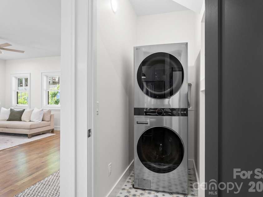 121 Laurel Loop, Asheville, NC 28806.  MLS# CAR4387340, YatesRealty ID 28606. 