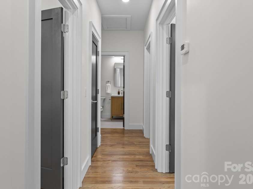 121 Laurel Loop, Asheville, NC 28806.  MLS# CAR4387340, YatesRealty ID 28606. 