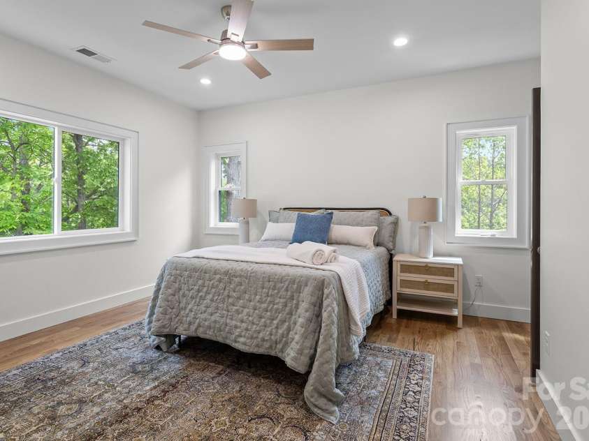121 Laurel Loop, Asheville, NC 28806.  MLS# CAR4387340, YatesRealty ID 28606. 