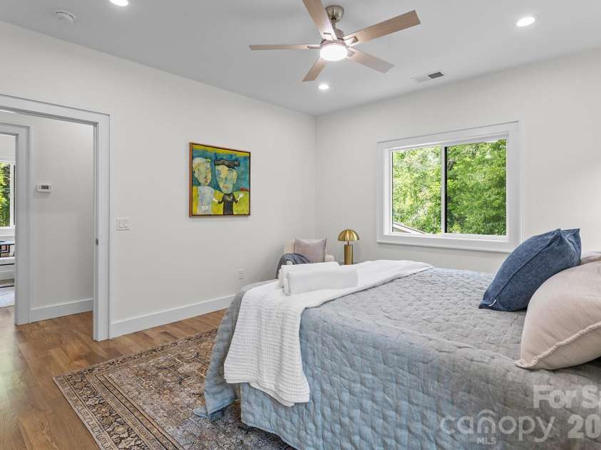 121 Laurel Loop, Asheville, NC 28806.  MLS# CAR4387340, YatesRealty ID 28606. 