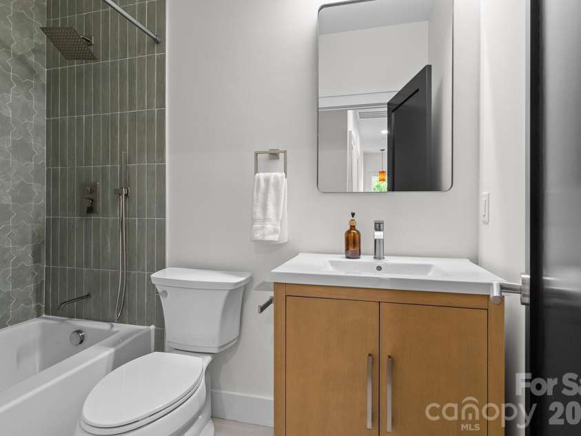 121 Laurel Loop, Asheville, NC 28806.  MLS# CAR4387340, YatesRealty ID 28606. 