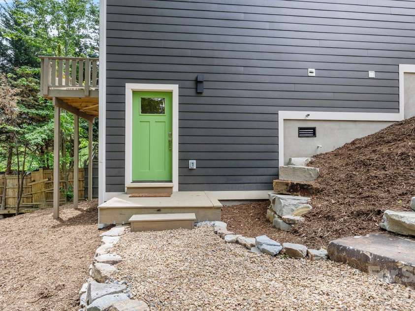 121 Laurel Loop, Asheville, NC 28806.  MLS# CAR4387340, YatesRealty ID 28606. 