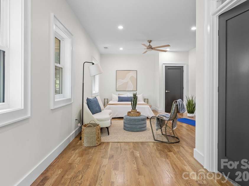 121 Laurel Loop, Asheville, NC 28806.  MLS# CAR4387340, YatesRealty ID 28606. 