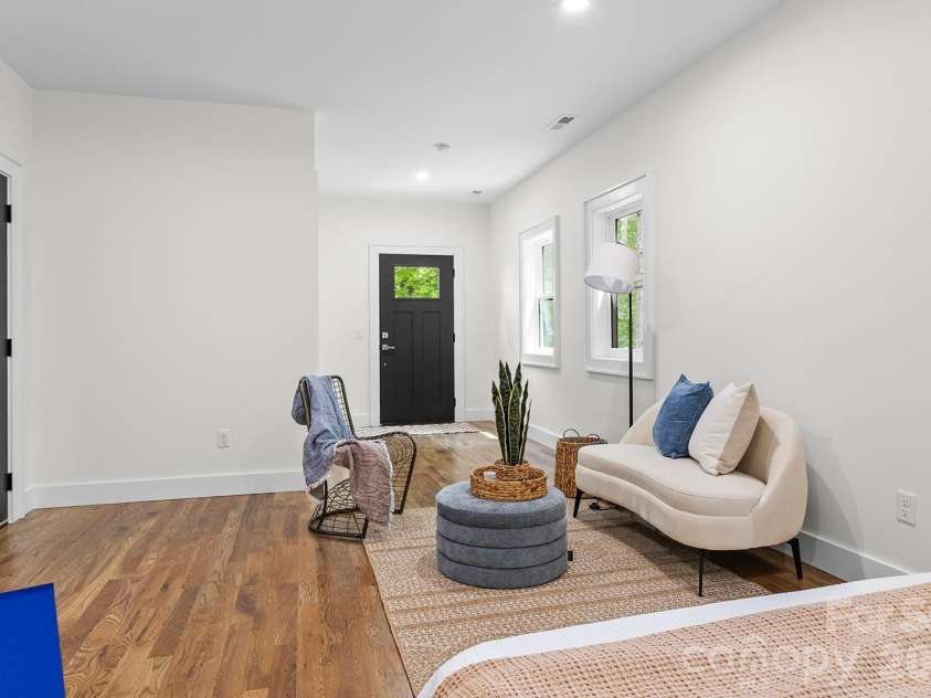 121 Laurel Loop, Asheville, NC 28806.  MLS# CAR4387340, YatesRealty ID 28606. 