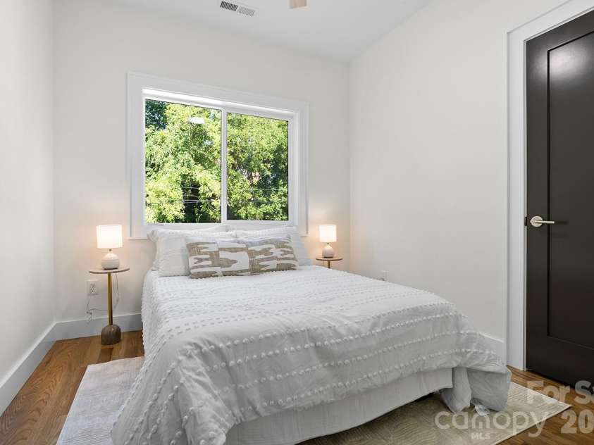 121 Laurel Loop, Asheville, NC 28806.  MLS# CAR4387340, YatesRealty ID 28606. 