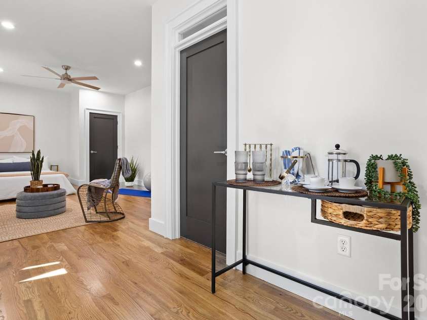 121 Laurel Loop, Asheville, NC 28806.  MLS# CAR4387340, YatesRealty ID 28606. 