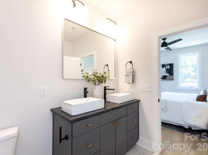1308 Carolyn Drive, Charlotte, NC 28205.  MLS# CAR4356979, YatesRealty ID 28607. 