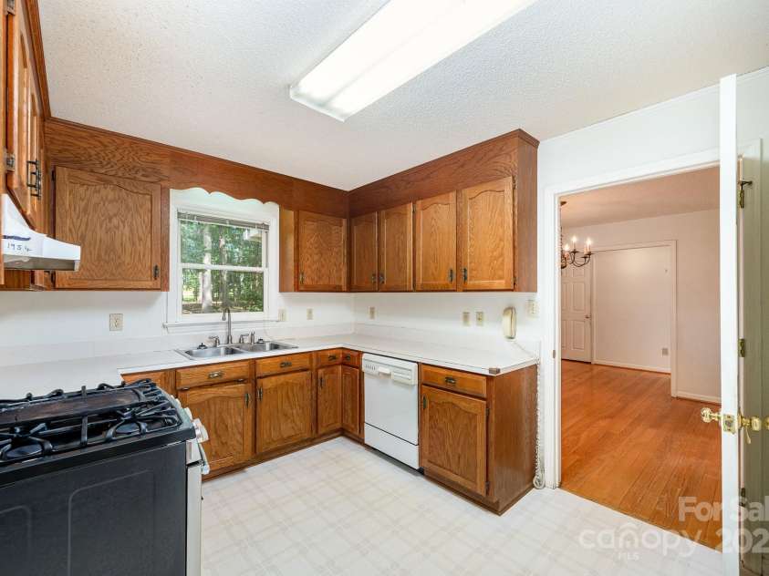 2155 Randolph Road, Shelby, NC 28150.  MLS# CAR4275104, YatesRealty ID 28608. All appliance remain including the gas range, dishwasher,...