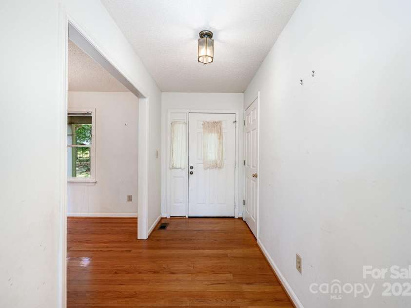 2155 Randolph Road, Shelby, NC 28150.  MLS# CAR4275104, YatesRealty ID 28608. This foyer welcomes you upon entry.