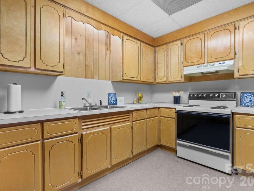 3910 6th Street, Hickory, NC 28601.  MLS# CAR4216822, YatesRealty ID 2861. 2nd kitchen downstairs