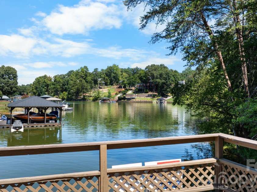 3910 6th Street, Hickory, NC 28601.  MLS# CAR4216822, YatesRealty ID 2861. 