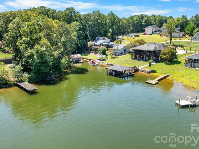 3910 6th Street, Hickory, NC 28601.  MLS# CAR4216822, YatesRealty ID 2861. 