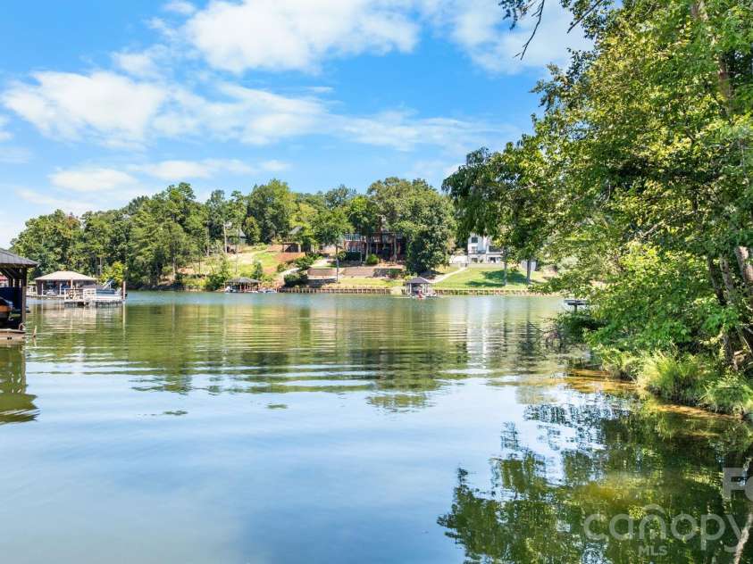 3910 6th Street, Hickory, NC 28601.  MLS# CAR4216822, YatesRealty ID 2861. 