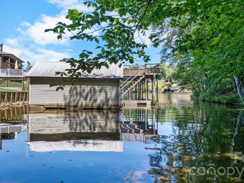 3910 6th Street, Hickory, NC 28601.  MLS# CAR4216822, YatesRealty ID 2861. 