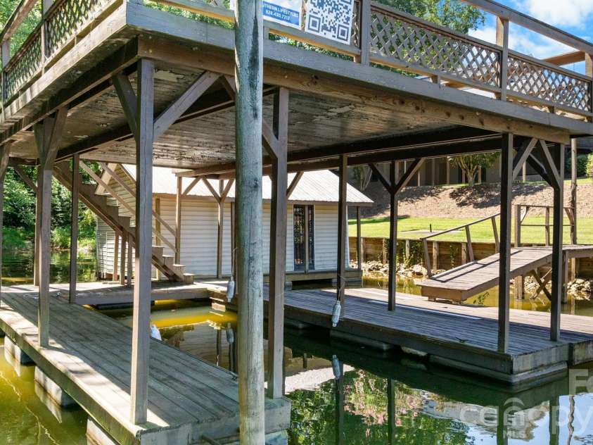 3910 6th Street, Hickory, NC 28601.  MLS# CAR4216822, YatesRealty ID 2861. 