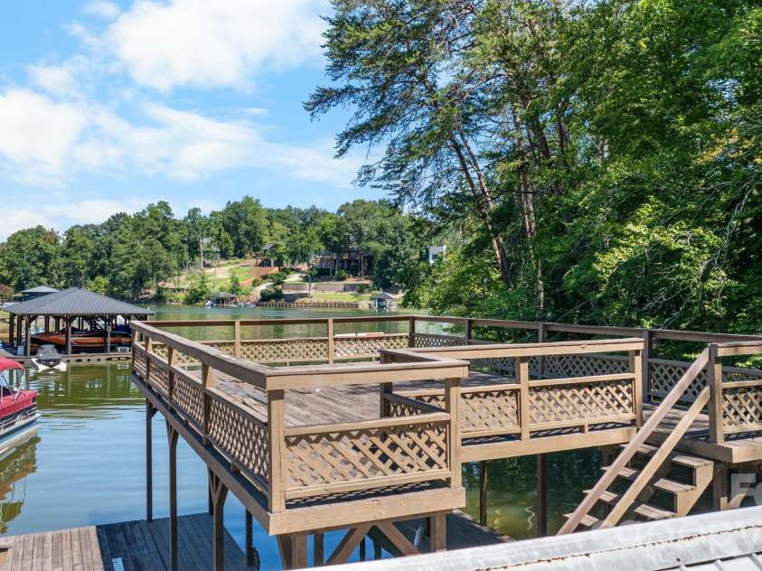 3910 6th Street, Hickory, NC 28601.  MLS# CAR4216822, YatesRealty ID 2861. 