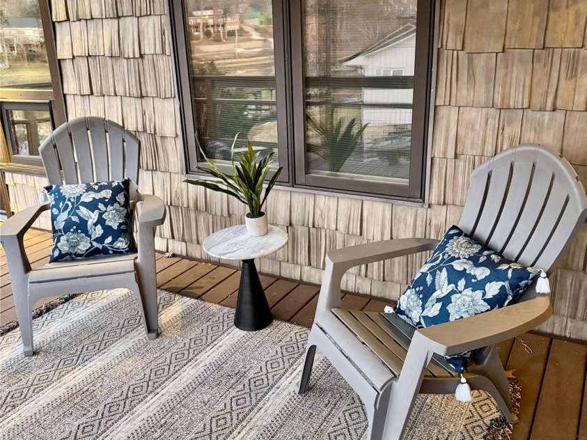 3910 6th Street, Hickory, NC 28601.  MLS# CAR4216822, YatesRealty ID 2861. Covered porch area
