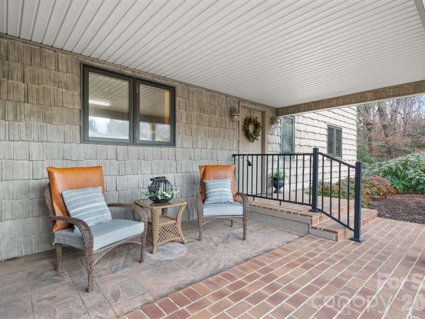 3910 6th Street, Hickory, NC 28601.  MLS# CAR4216822, YatesRealty ID 2861. Front entrance