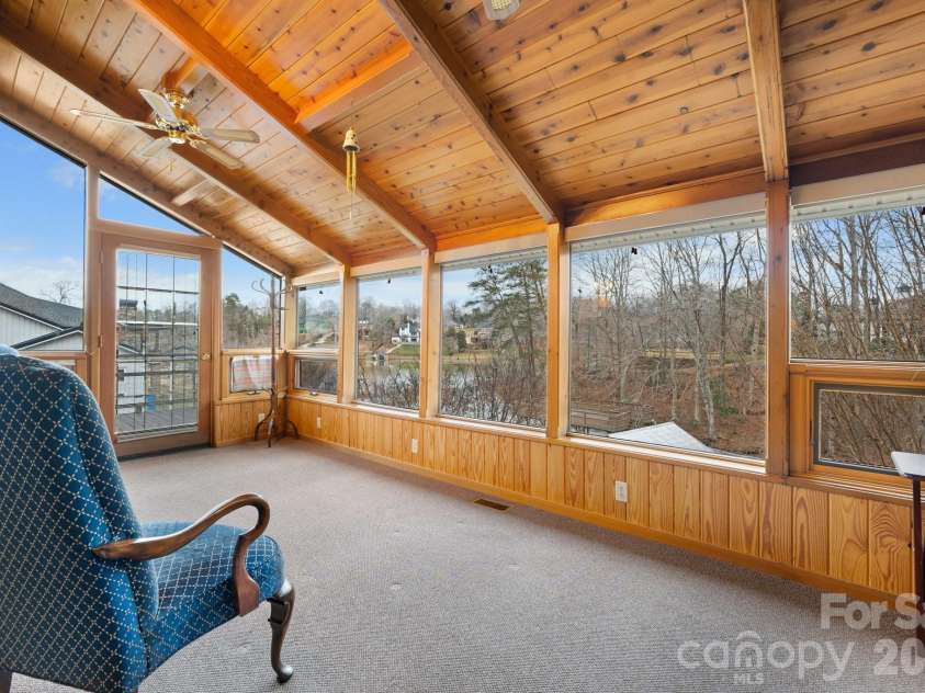 3910 6th Street, Hickory, NC 28601.  MLS# CAR4216822, YatesRealty ID 2861. Sunroom