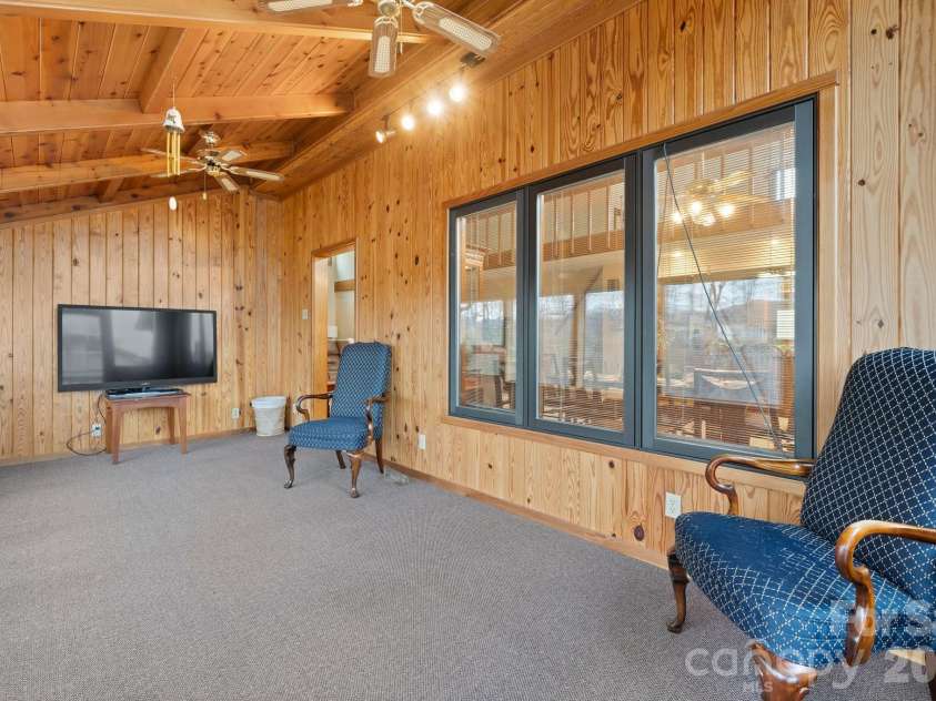 3910 6th Street, Hickory, NC 28601.  MLS# CAR4216822, YatesRealty ID 2861. Sunroom