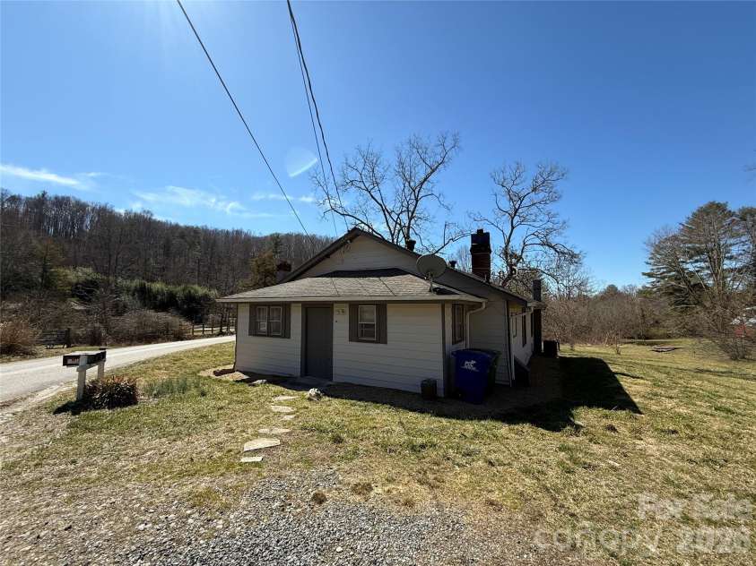 40 Little Knob Road, Asheville, NC 28803.  MLS# CAR4381380, YatesRealty ID 28612. 