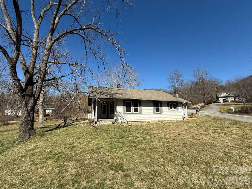 40 Little Knob Road, Asheville, NC 28803.  MLS# CAR4381380, YatesRealty ID 28612. 