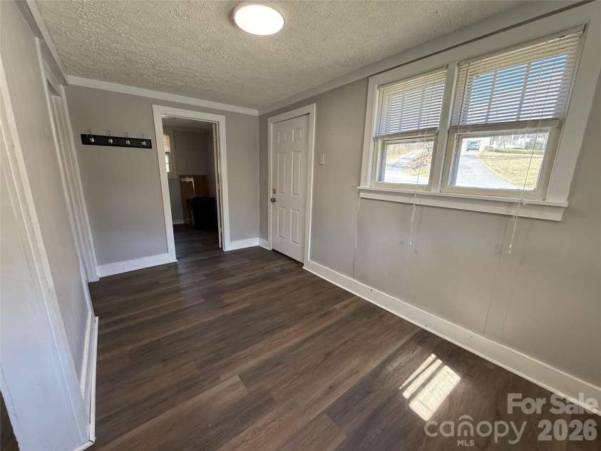 40 Little Knob Road, Asheville, NC 28803.  MLS# CAR4381380, YatesRealty ID 28612. 