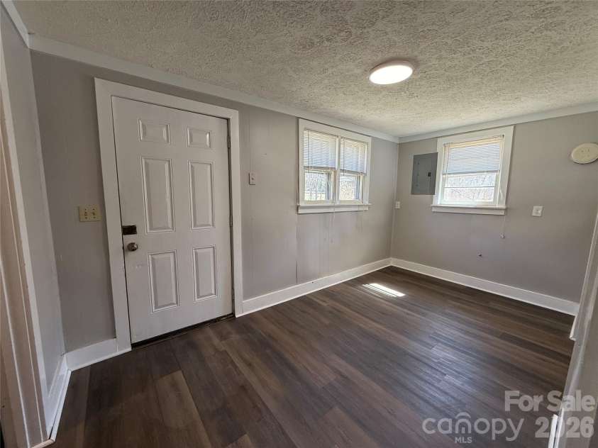40 Little Knob Road, Asheville, NC 28803.  MLS# CAR4381380, YatesRealty ID 28612. 