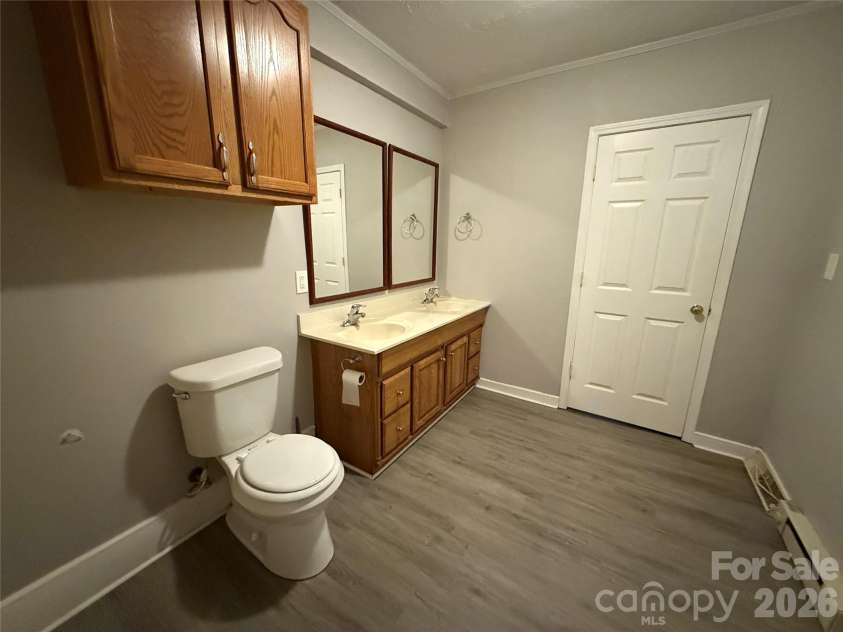 40 Little Knob Road, Asheville, NC 28803.  MLS# CAR4381380, YatesRealty ID 28612. 