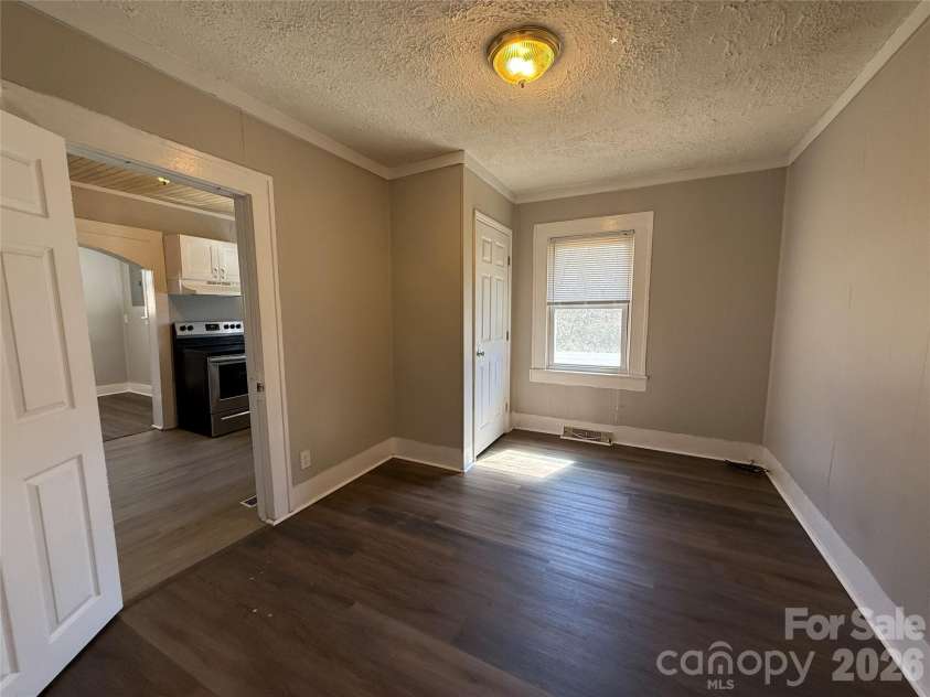40 Little Knob Road, Asheville, NC 28803.  MLS# CAR4381380, YatesRealty ID 28612. 