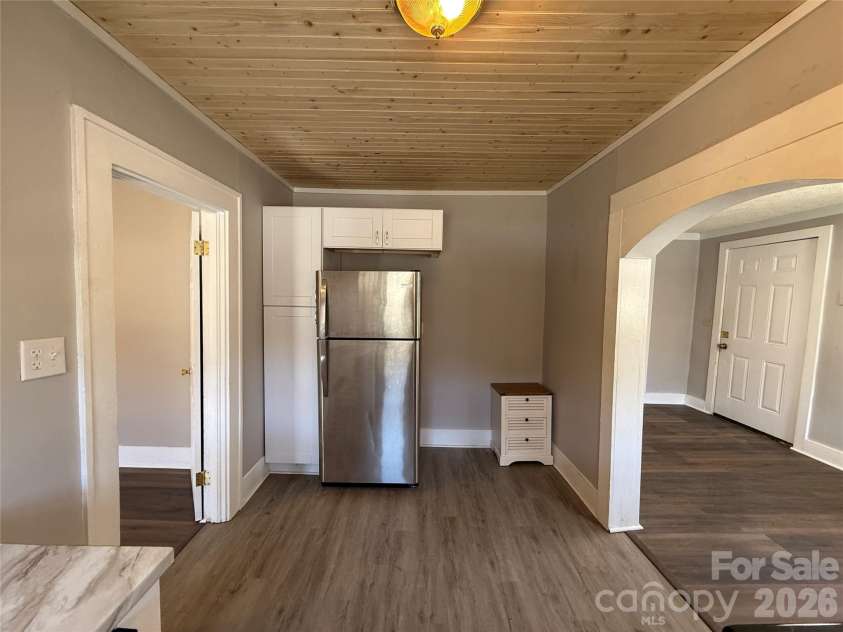 40 Little Knob Road, Asheville, NC 28803.  MLS# CAR4381380, YatesRealty ID 28612. 