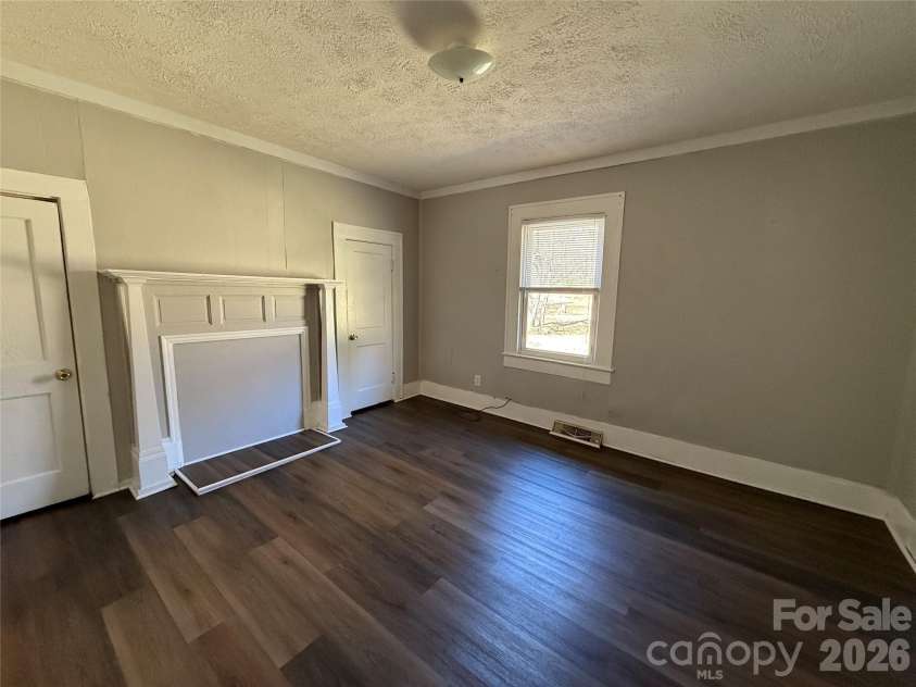 40 Little Knob Road, Asheville, NC 28803.  MLS# CAR4381380, YatesRealty ID 28612. 