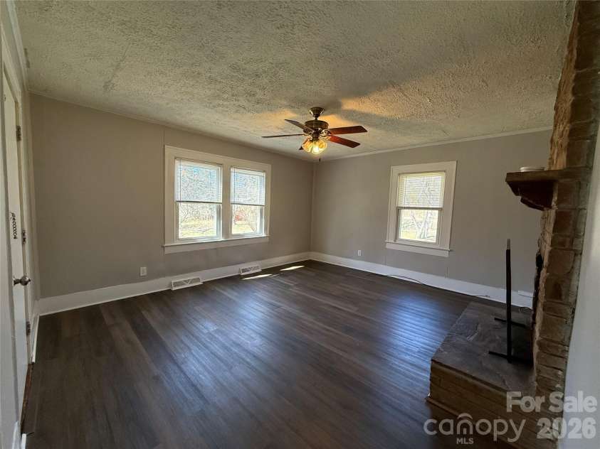 40 Little Knob Road, Asheville, NC 28803.  MLS# CAR4381380, YatesRealty ID 28612. 