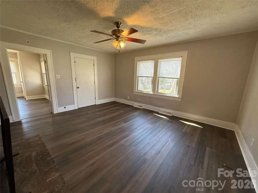 40 Little Knob Road, Asheville, NC 28803.  MLS# CAR4381380, YatesRealty ID 28612. 