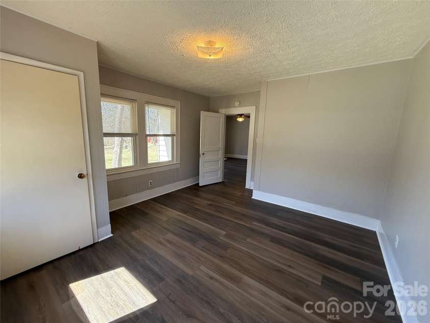 40 Little Knob Road, Asheville, NC 28803.  MLS# CAR4381380, YatesRealty ID 28612. 