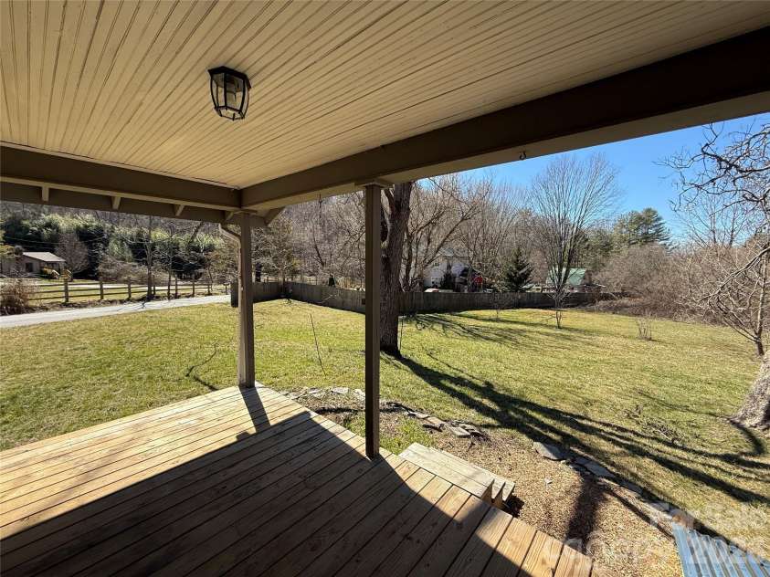 40 Little Knob Road, Asheville, NC 28803.  MLS# CAR4381380, YatesRealty ID 28612. 