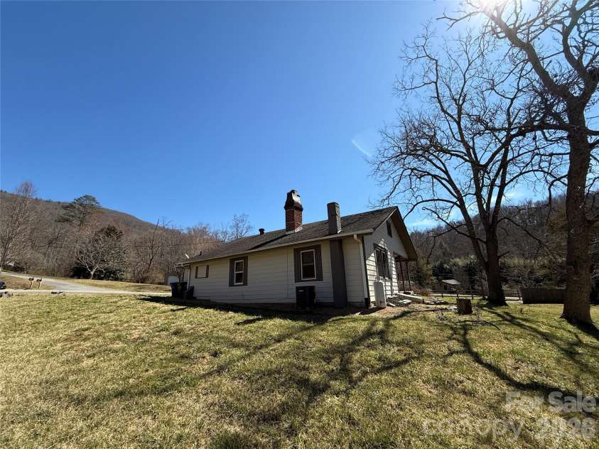 40 Little Knob Road, Asheville, NC 28803.  MLS# CAR4381380, YatesRealty ID 28612. 