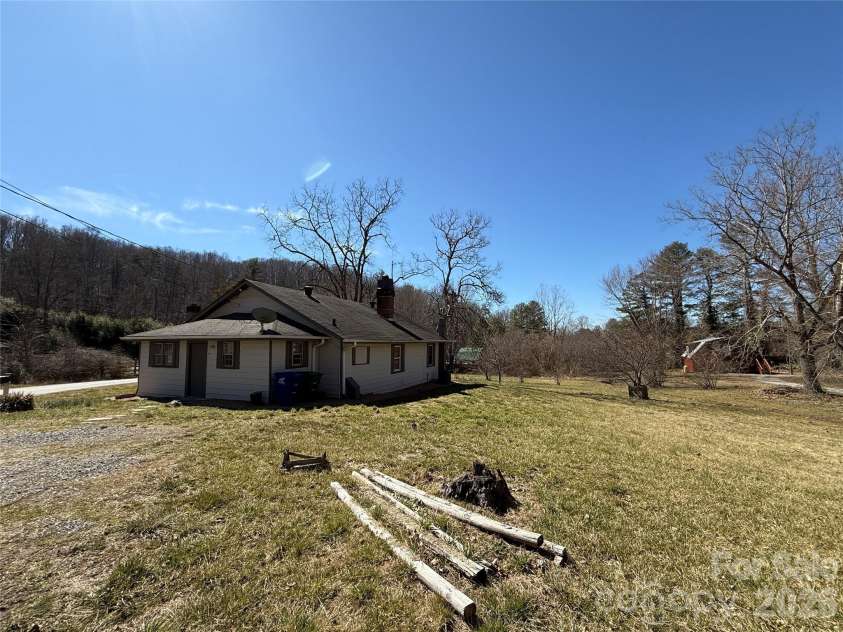 40 Little Knob Road, Asheville, NC 28803.  MLS# CAR4381380, YatesRealty ID 28612. 