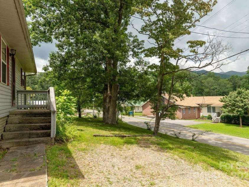 113 Fork Road, Black Mountain, NC 28711.  MLS# CAR4282428, YatesRealty ID 28613. 