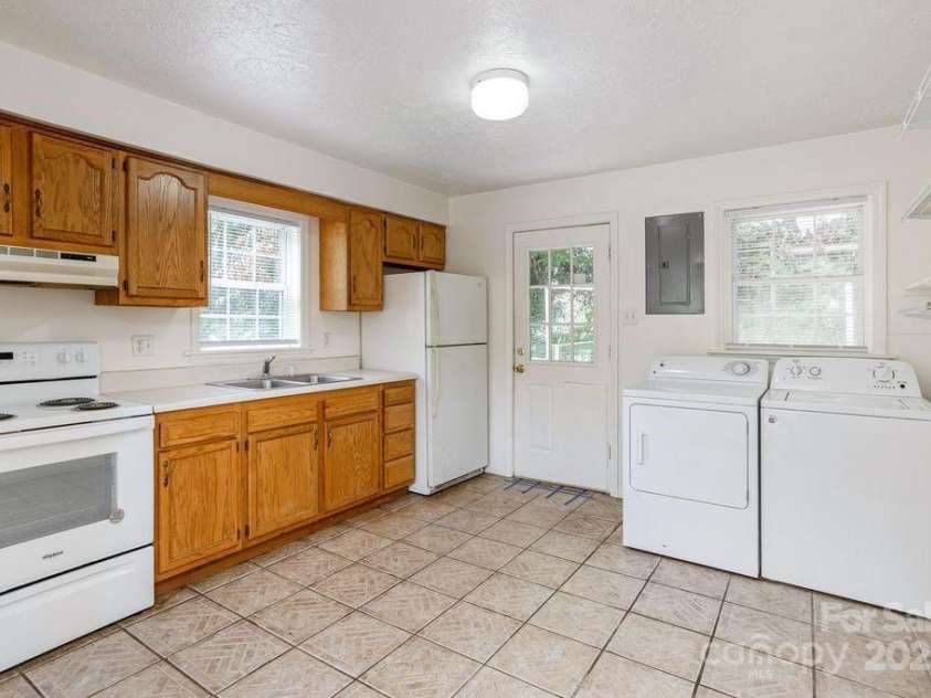 113 Fork Road, Black Mountain, NC 28711.  MLS# CAR4282428, YatesRealty ID 28613. 