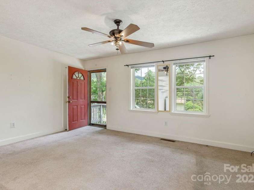 113 Fork Road, Black Mountain, NC 28711.  MLS# CAR4282428, YatesRealty ID 28613. 